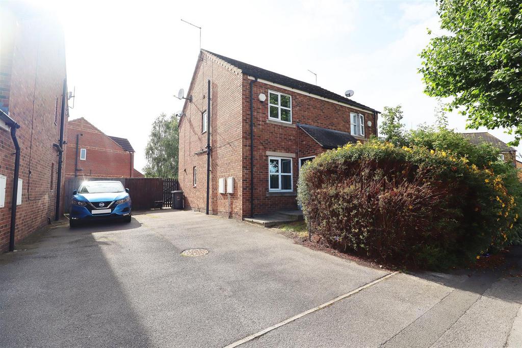 The Greenway, West Hull 2 bed semidetached house £595 pcm (£137 pw)