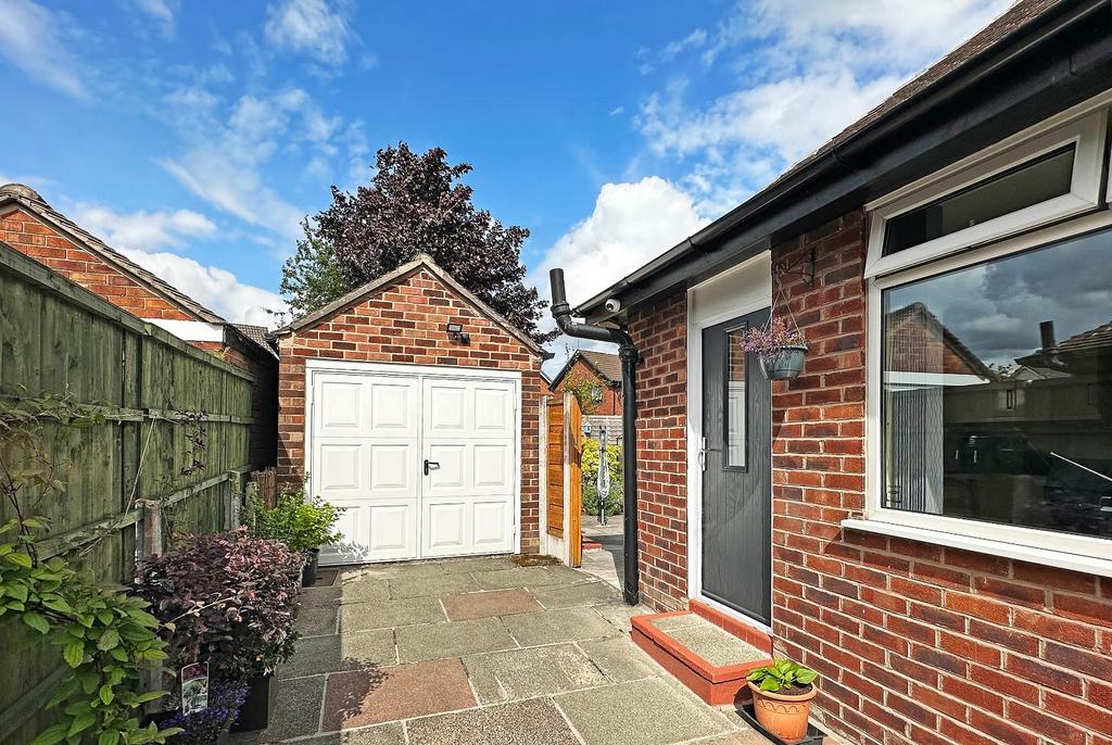 Aimson Road East, Timperley 2 bed semidetached bungalow for sale £
