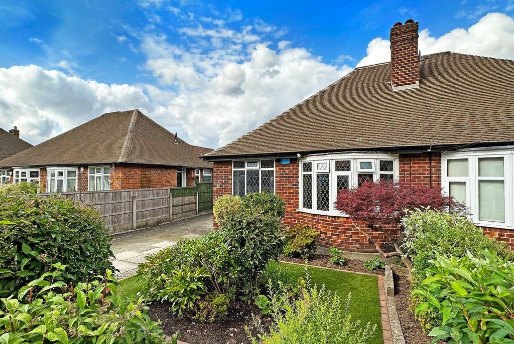 Aimson Road East, Timperley 2 bed semidetached bungalow for sale £
