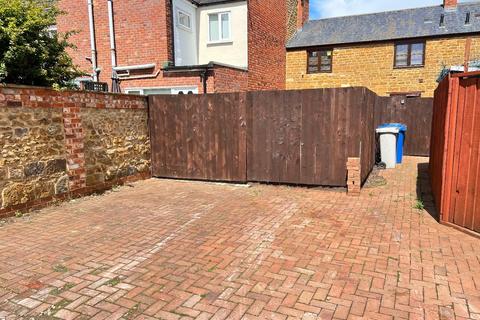 15e Wales Street, Rothwell, Kettering, NN14 6JL