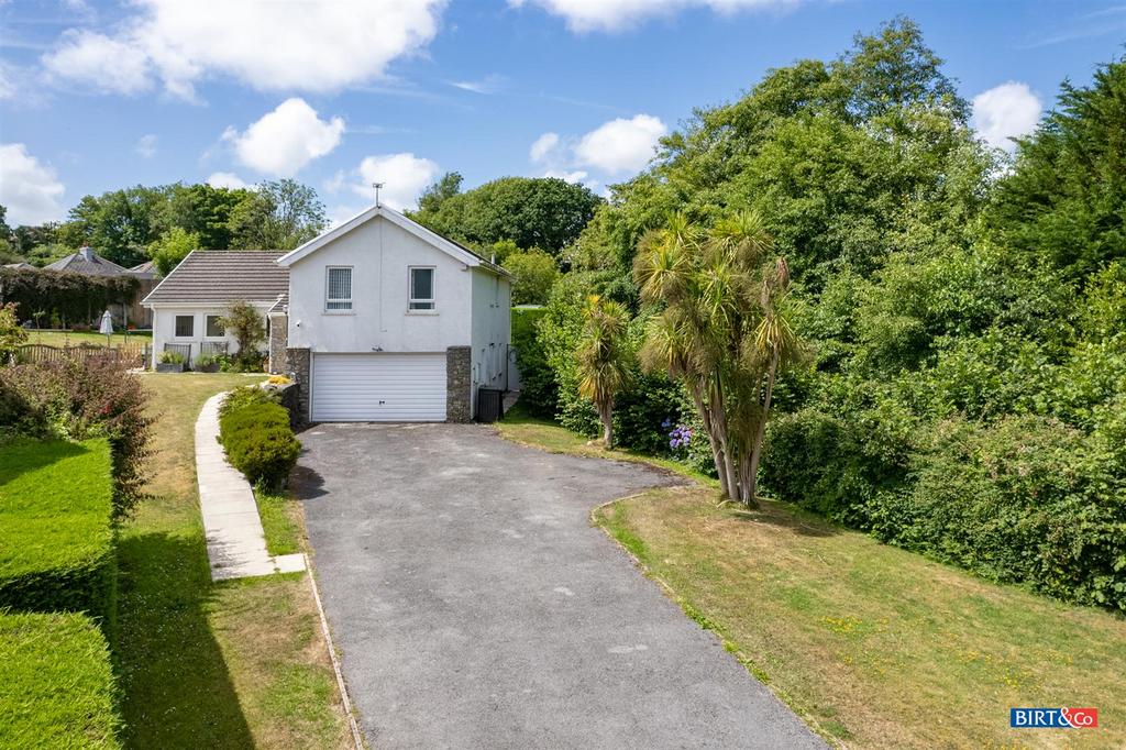 Cwm Gwennol, Saundersfoot 5 bed detached house £465,000