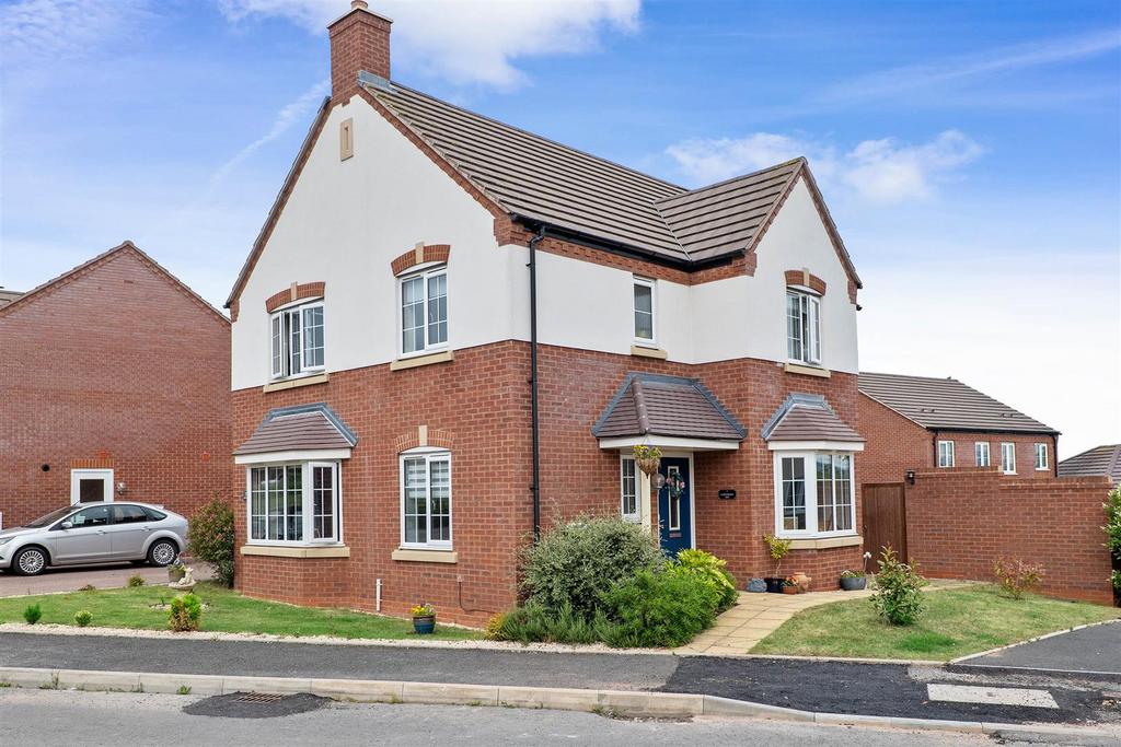 Cartwright Way, Evesham 4 bed house £450,000