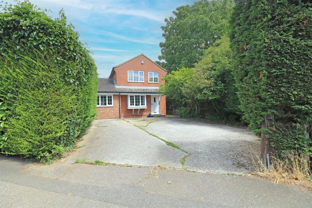 Villiers Place, Boreham, Chelmsford 3 bed detached house for sale £