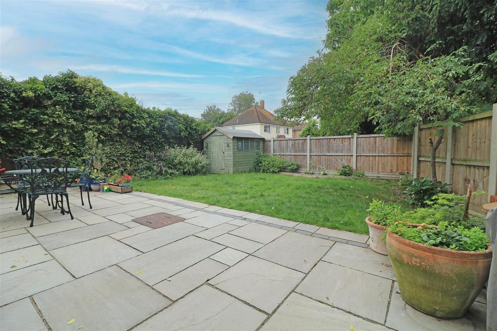 Villiers Place, Boreham, Chelmsford 3 bed detached house for sale £