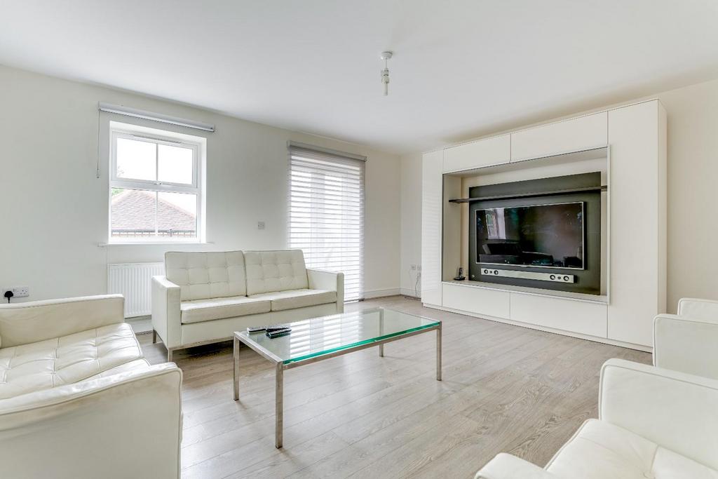 Longmead, Buntingford, SG9 9EF 4 bed detached house £650,000