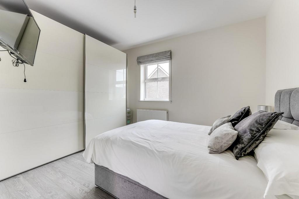 24 Longmead-6.jpg