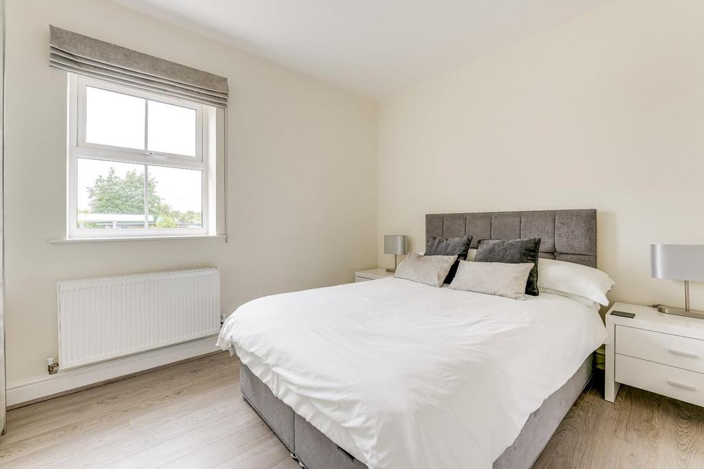 24 Longmead-7.jpg