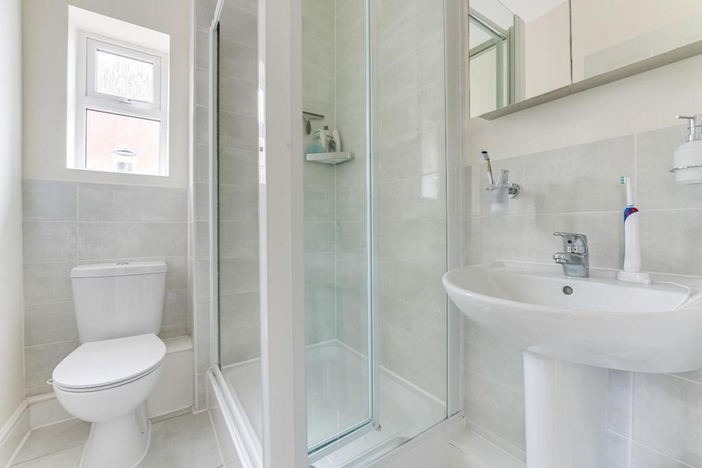 24 Longmead-8.jpg