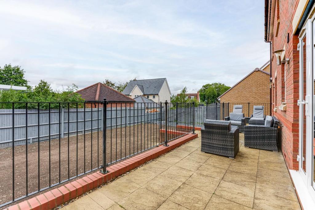 24 Longmead-23.jpg