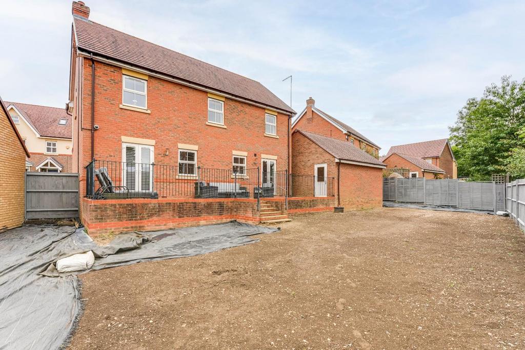 24 Longmead-25.jpg
