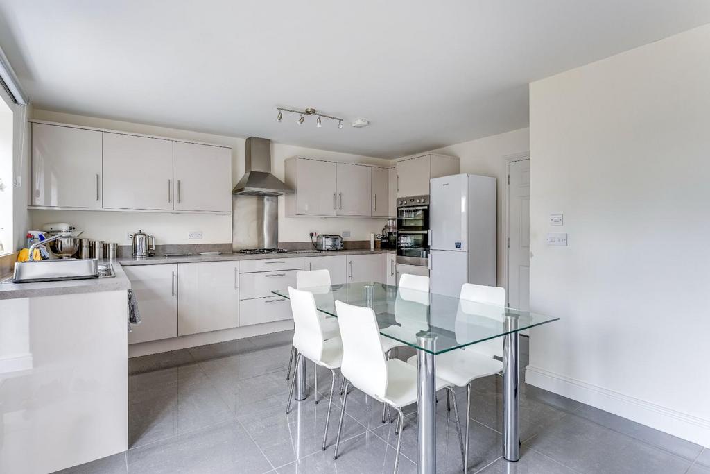 24 Longmead-20.jpg