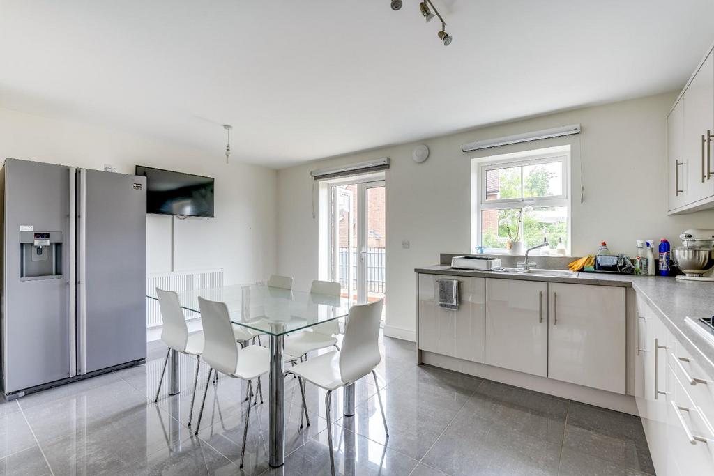 24 Longmead-22.jpg