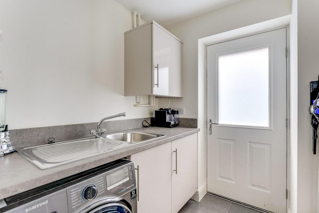24 Longmead-19.jpg