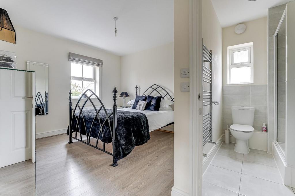 24 Longmead-11.jpg