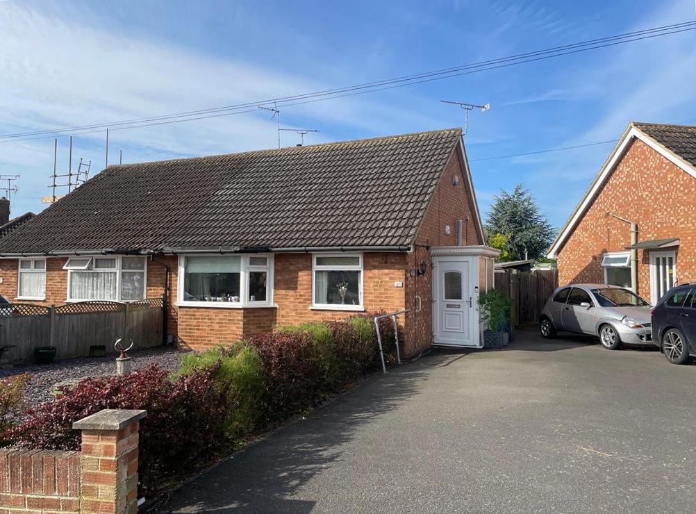 Tadworth Road, Kennington, Ashford 2 bed semidetached bungalow for