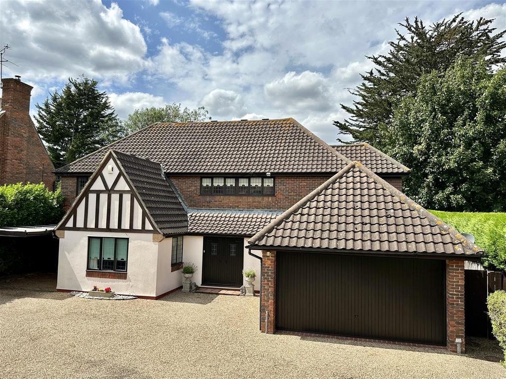 Hutton Gate, Hutton Mount, Brentwood 4 bed detached house for sale £