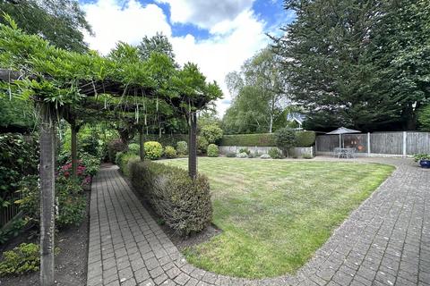 4 bedroom detached house for sale, Hutton Gate, Hutton Mount, Brentwood
