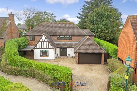 4 bedroom detached house for sale, Hutton Gate, Hutton Mount, Brentwood