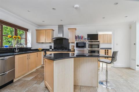 4 bedroom detached house for sale - Knights Close, Olney