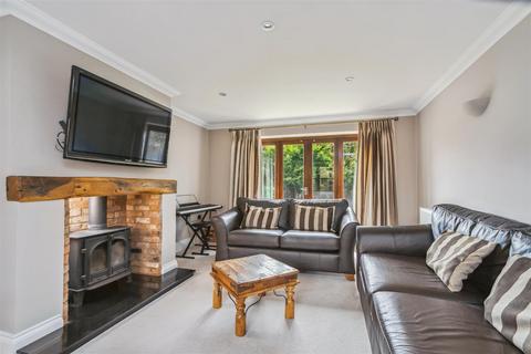 4 bedroom detached house for sale - Knights Close, Olney