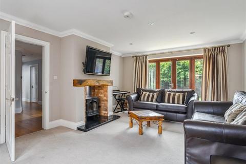 4 bedroom detached house for sale, Knights Close, Olney