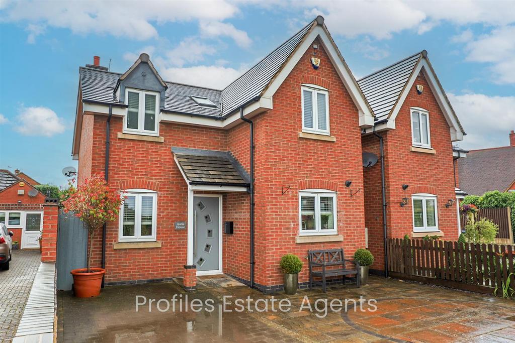 Coventry Road, Wolvey 3 bed detached house for sale £350,000