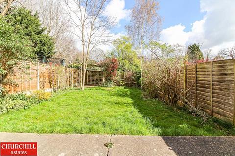 20 Valley Close, Loughton, IG10 3AB