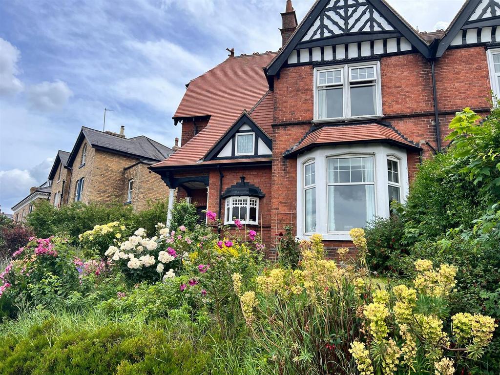 Fulford Road, Scarborough 6 bed semidetached house £399,950