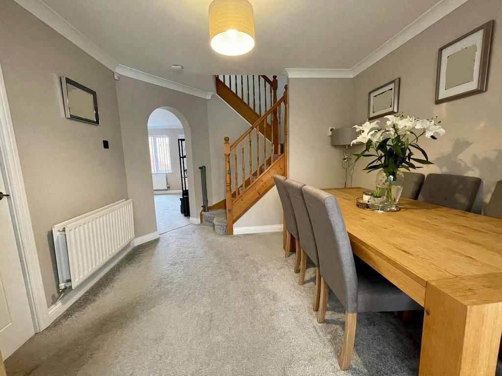 Dining room 2.jpg