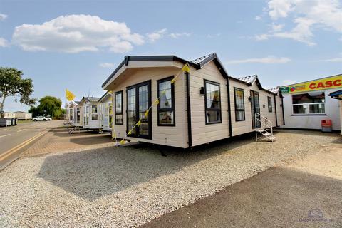 2 bedroom mobile home for sale, Halfway Road, Minster On Sea, Sheerness