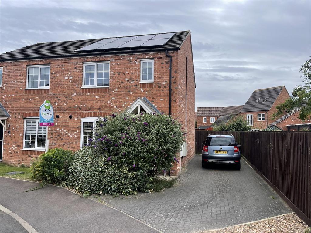 Tyne Close, Spalding 3 bed semidetached house £205,000