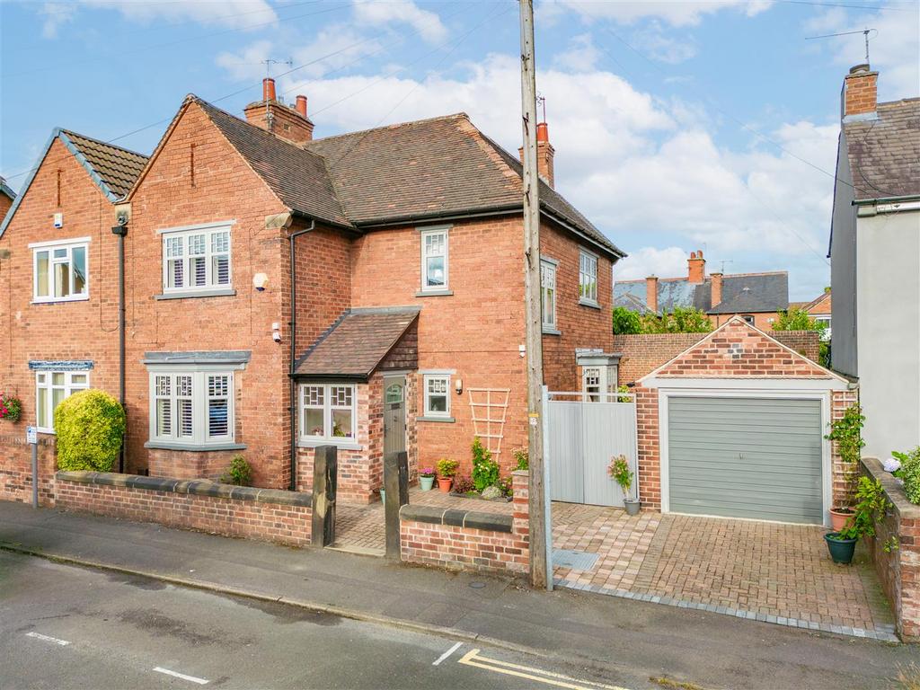 St. Margarets Drive, Chesterfield 3 bed detached house for sale £325,000