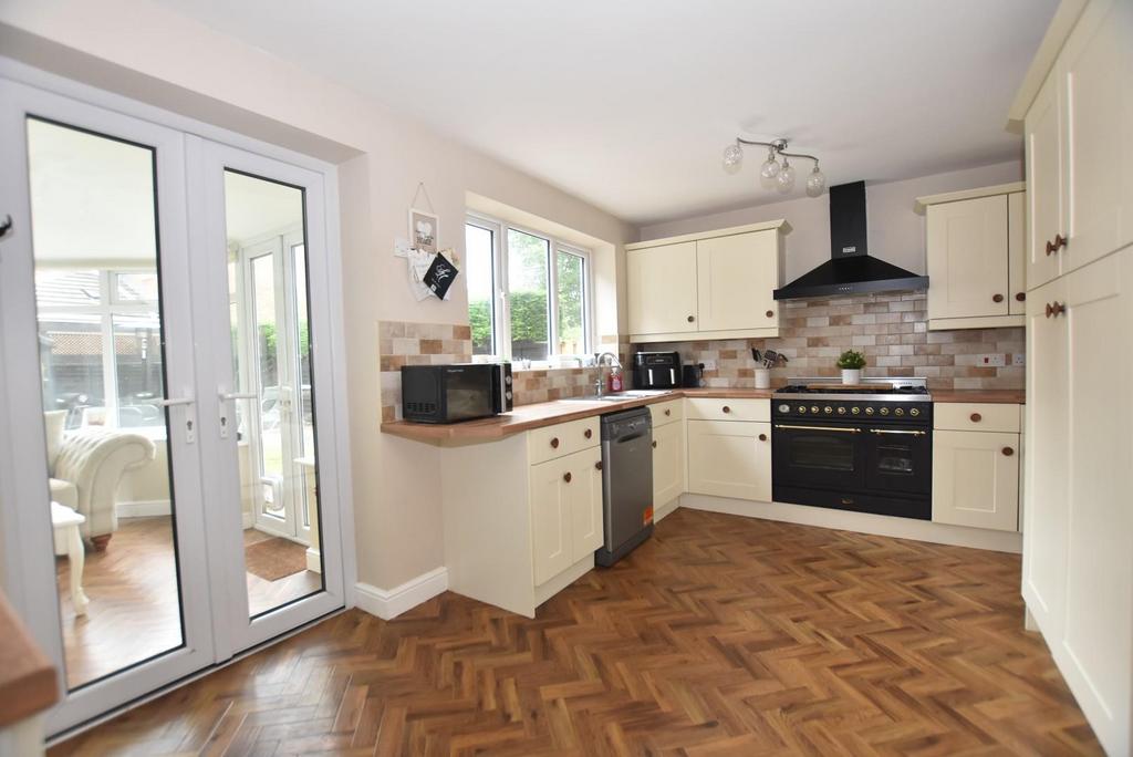 Kitchen 01.jpg