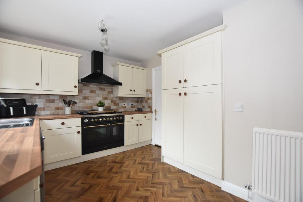 Kitchen 03.jpg