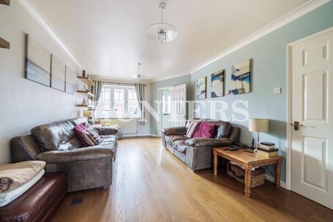 4 bedroom house for sale - Spingate Close, Hornchurch