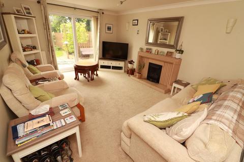 12 Canters Leaze, Wickwar, Wotton-under-edge, GL12 8LX