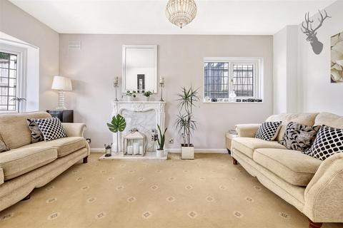 104 The Ridgeway, Chingford, London, E4 6PU