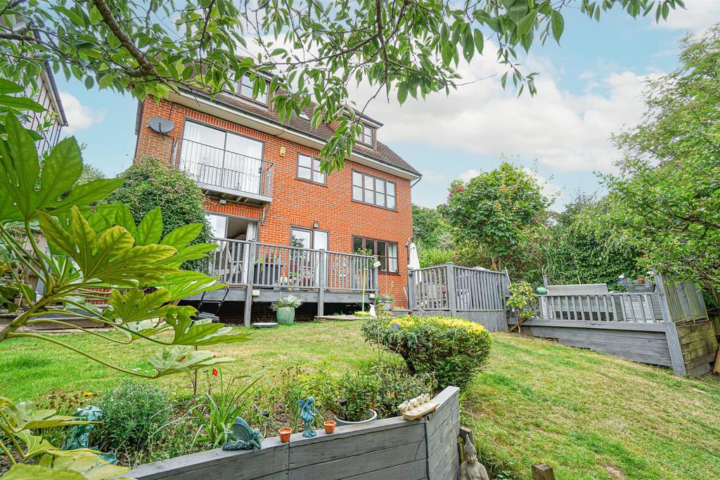 Stonebeach Rise, St Leonardsonsea 6 bed detached house for sale £