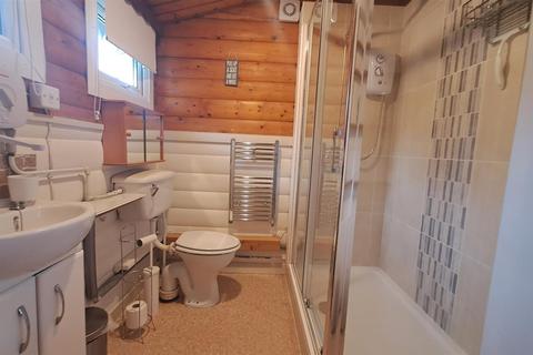 2 bedroom chalet for sale, Cabin 114, Trawsfynydd Holiday Village, Bronaber