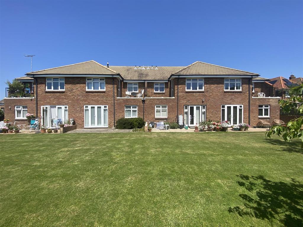 Littlehampton Road, Worthing 2 bed flat for sale £235,000