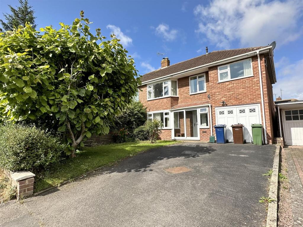 Court Road, Brockworth, Gloucester 5 bed semidetached house £325,000
