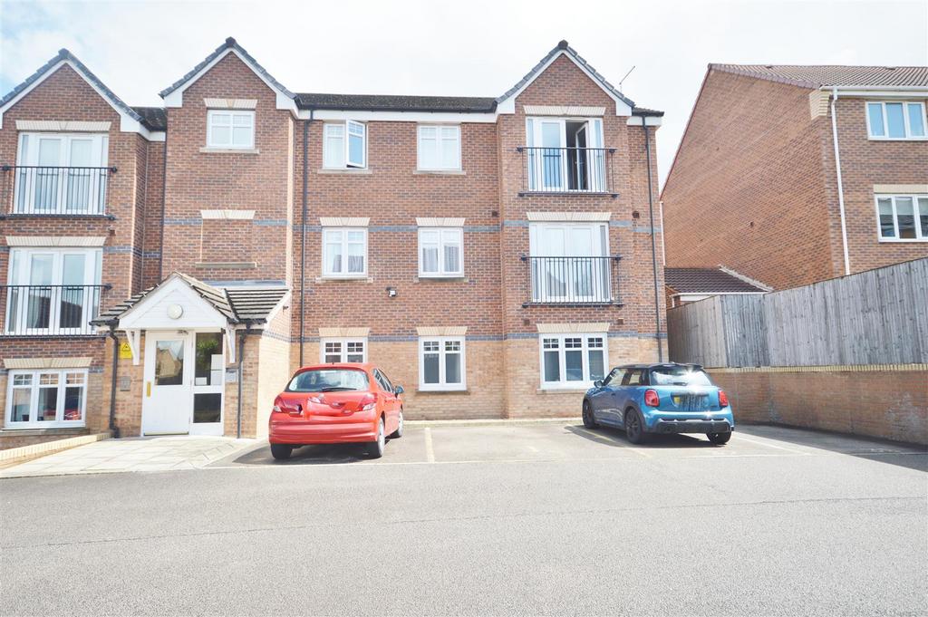 Bellflower Close, Castleford 2 bed apartment £700 pcm (£162 pw)