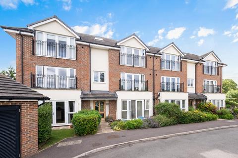 Flat 7, Dove House Merchant Close, Epsom, KT19 0AF