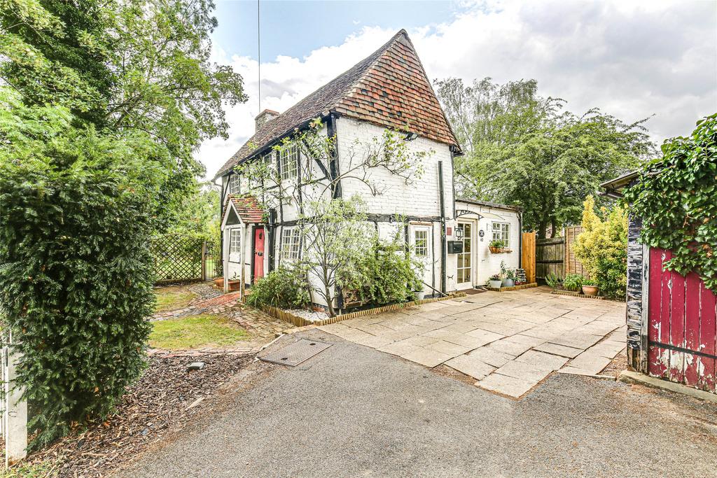 Hurst Green Road, Hurst Green Oxted, Surrey, RH8 3 bed detached house
