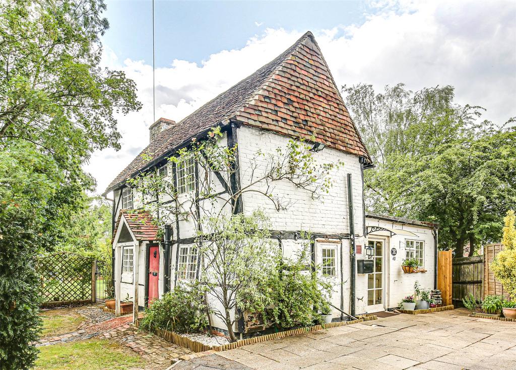 Hurst Green Road, Hurst Green Oxted, Surrey, RH8 3 bed detached house