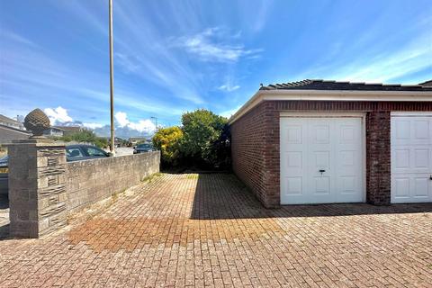 2 bedroom flat for sale, Flat 3, 53 Rest Bay Close, Porthcawl, Bridgend County Borough, CF36 3UN