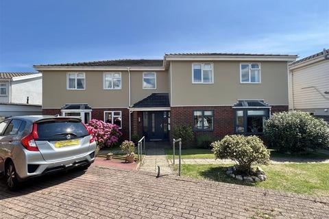 2 bedroom flat for sale, Flat 3, 53 Rest Bay Close, Porthcawl, Bridgend County Borough, CF36 3UN