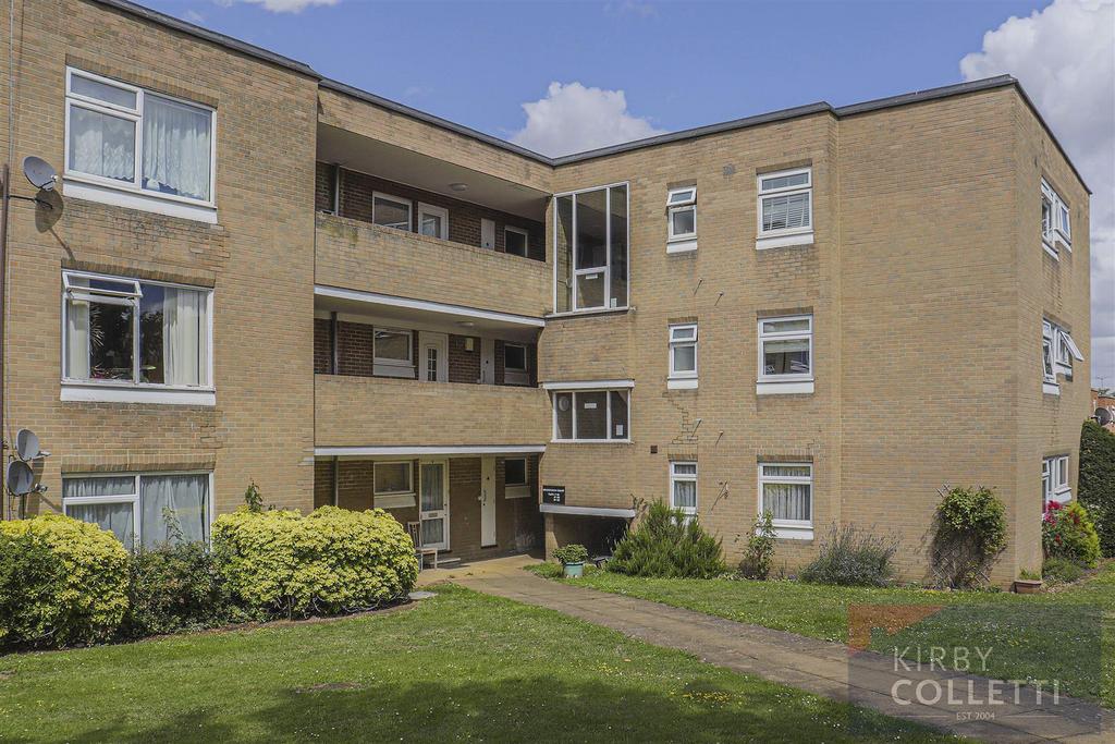Chapel End, Hoddesdon 2 bed apartment to rent £1,495 pcm (£345 pw)