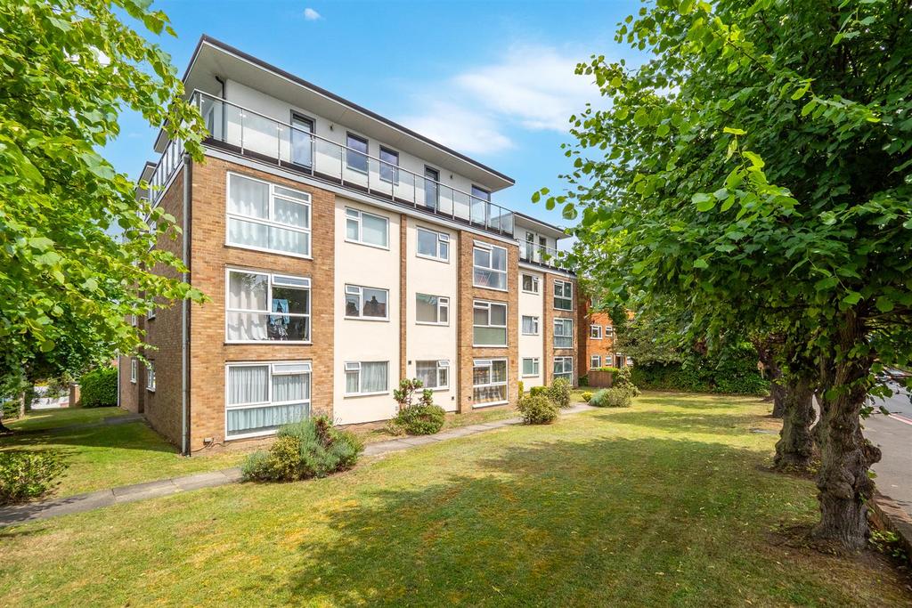 Carshalton Road, Sutton 2 bed penthouse for sale £400,000