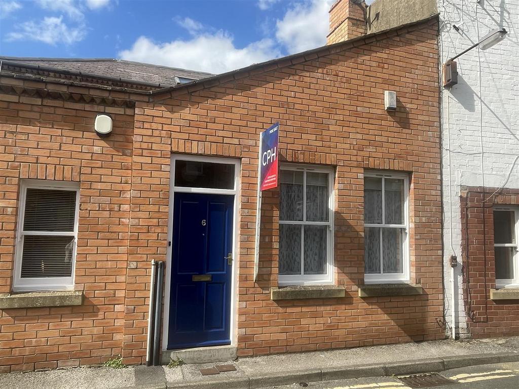 Royal Crescent Lane, Scarborough, YO11 2RL 2 bed terraced house for